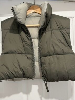 ZARA Reversible Puffer Vest in Olive Green and Light Green